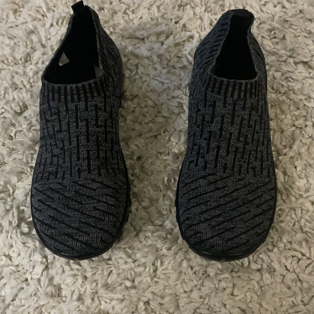 Woman’s Dark Grey Casual Walking Shoes Size 8